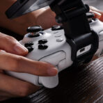 8BitDo Mobile Gaming Clip for Ultimate 2 - Image 12